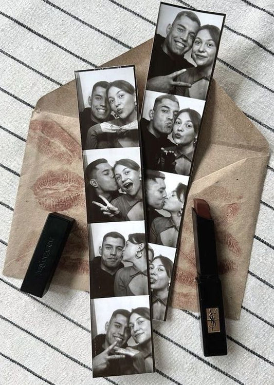 Kişiye Özel Photobooth Fotoğraf Şeridi – 4 Kare, Kitap Ayracı, Romantik Hediye