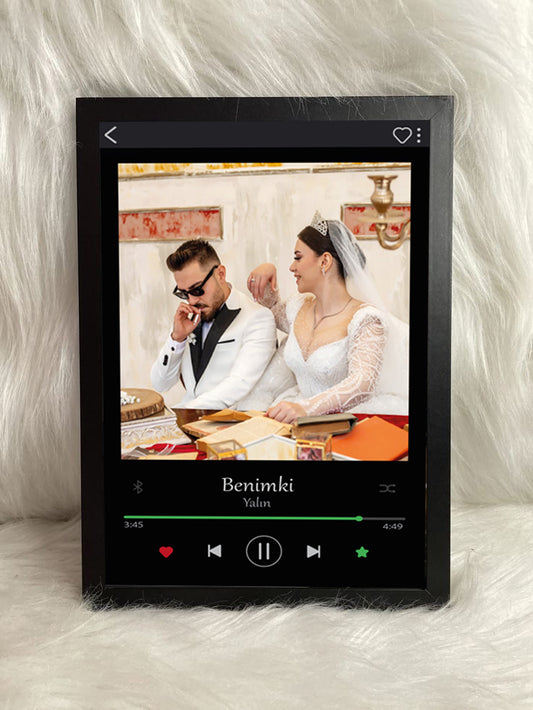 Kişiye Özel “Müzik Çalar” Düğün Posteri – Fotoğraf + Şarkı İsmi | Çerçeveli UV Baskı 🎵🖼️