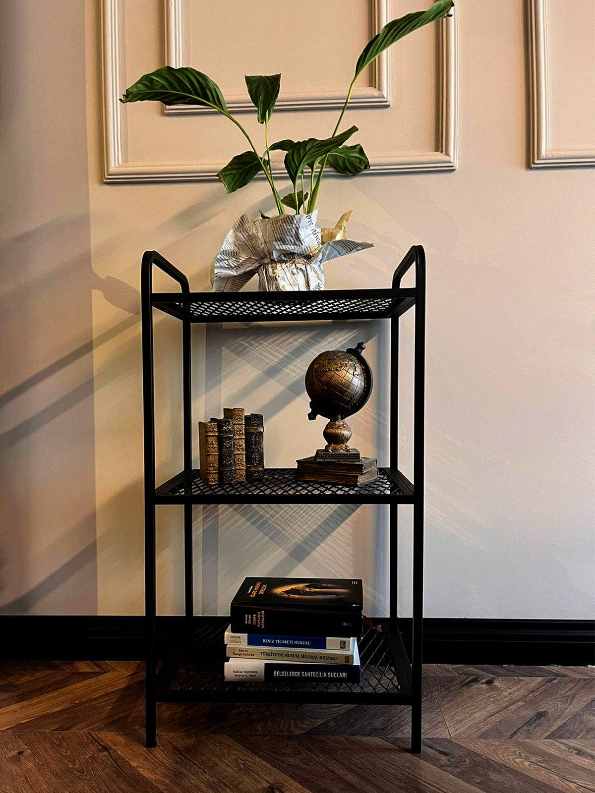 🏠 Çok Amaçlı Metal Raf – Endüstriyel Tasarım 🌟