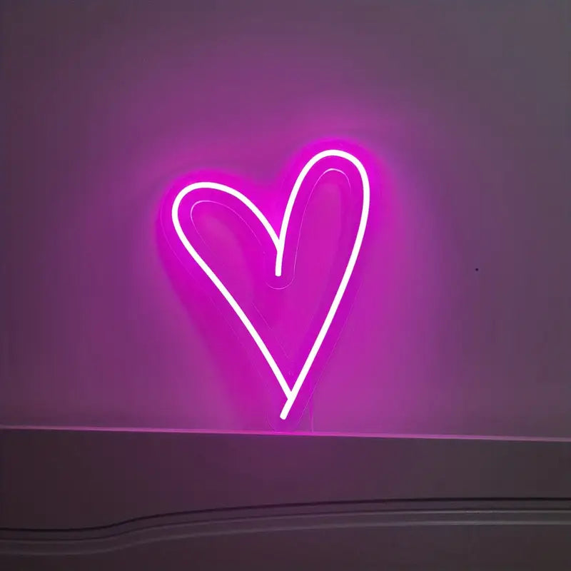 Neon Pembe Kalp Temalı Aydınlatma