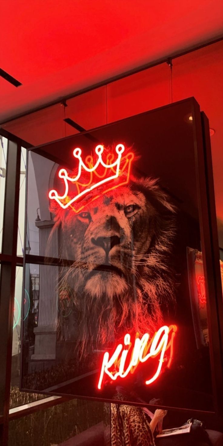 Aslan Temalı Dikkat Çekici Neon Detaylı Tablo