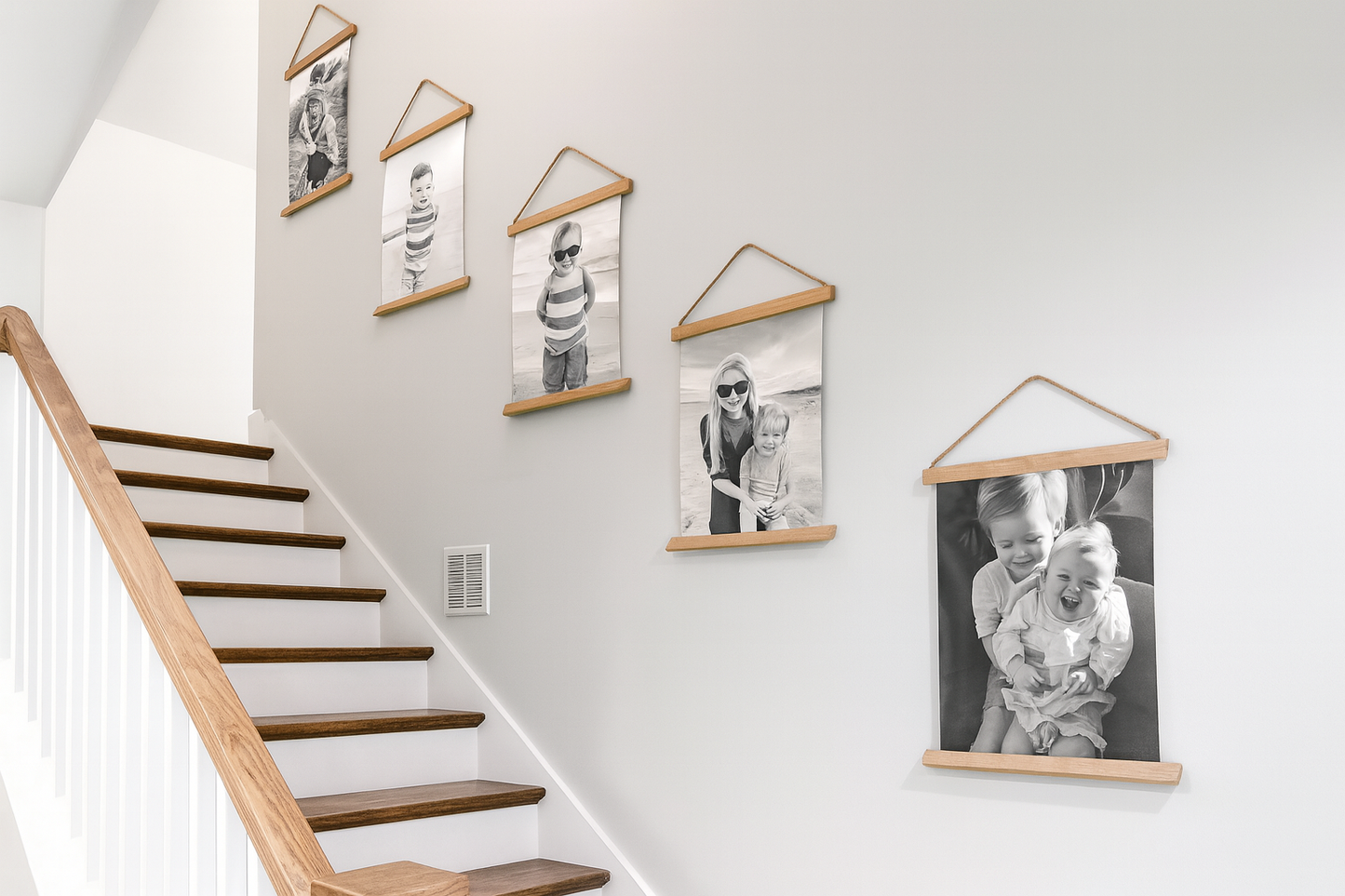 Anılarınızı Ölümsüzleştirin – Kişiye Özel Ahşap Askılı Poster Tablo
