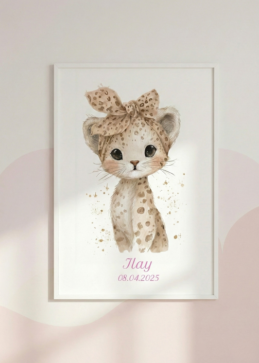 Kişiye Özel İsim ve Tarihli Bebek Odası Çerçeveli Tablo - Sevimli Leopar Tasarım