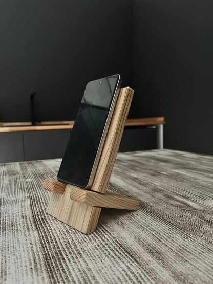Doğal Ahşap Telefon Standı – Şık ve Dayanıklı Tasarım