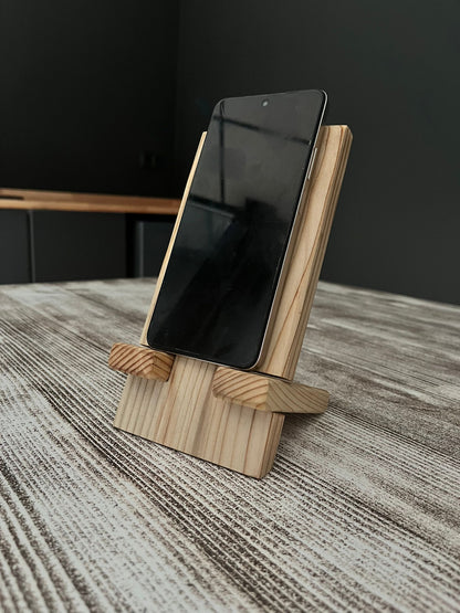 Doğal Ahşap Telefon Standı – Şık ve Dayanıklı Tasarım