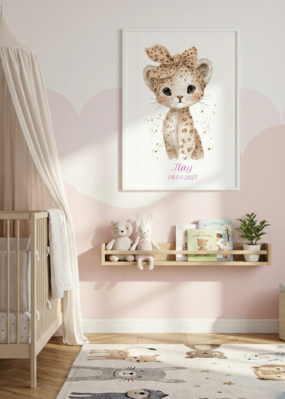 Kişiye Özel İsim ve Tarihli Bebek Odası Çerçeveli Tablo - Sevimli Leopar Tasarım