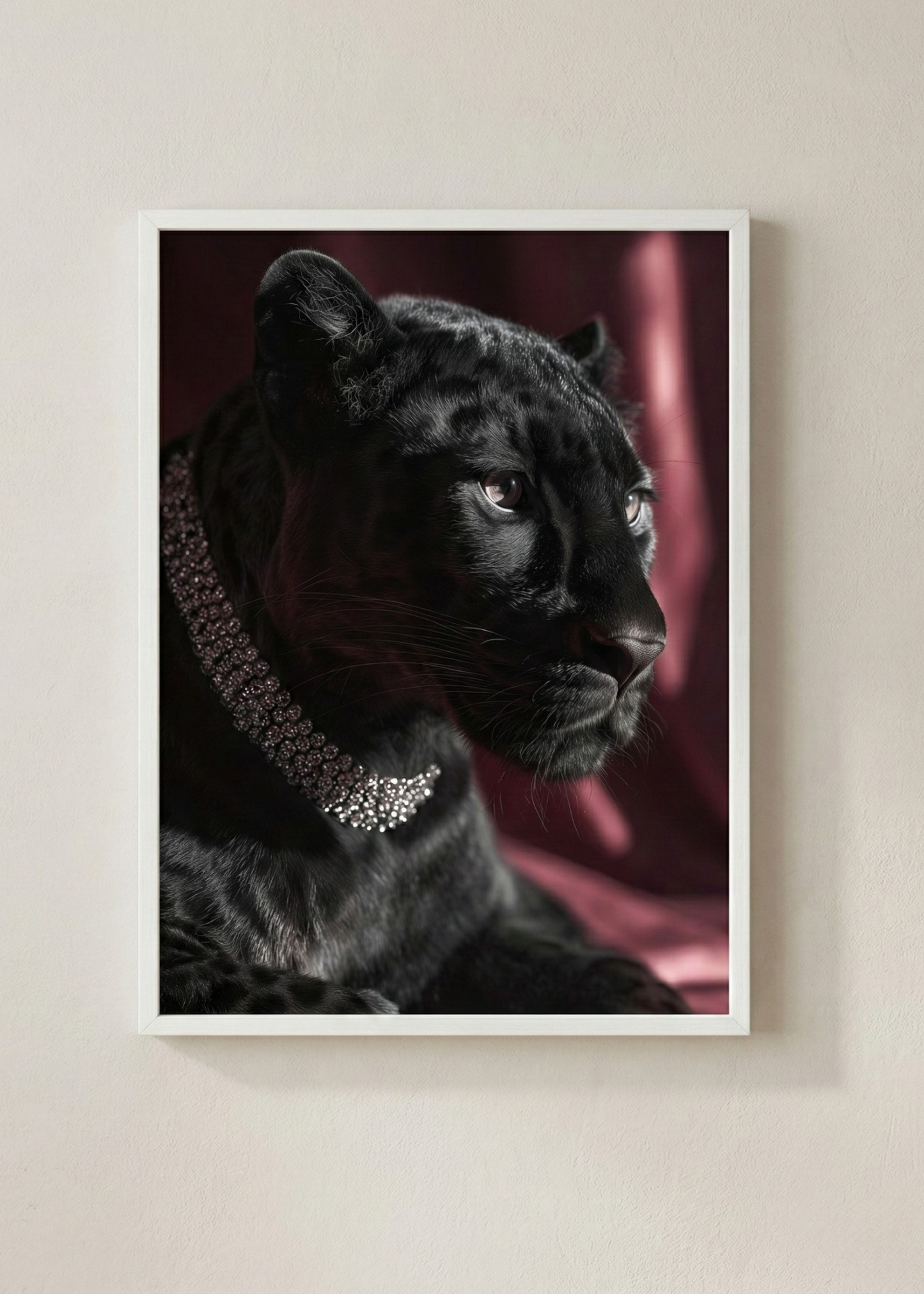 Elmas Kolyeli Kara Panter Tasarım Beyaz Çerçeveli Tablo - Lüks Duvar Dekoru