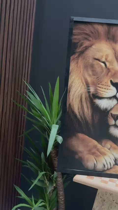 Aslan Çifti Taçlı Siyah Çerçeveli Tablo | Aşk ve Asalet Temalı Duvar Dekoru