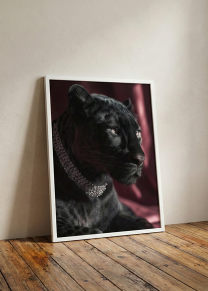 Elmas Kolyeli Kara Panter Tasarım Beyaz Çerçeveli Tablo - Lüks Duvar Dekoru